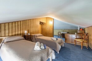 5 habitaciones, tabla de planchar con plancha, internet y ropa de cama 