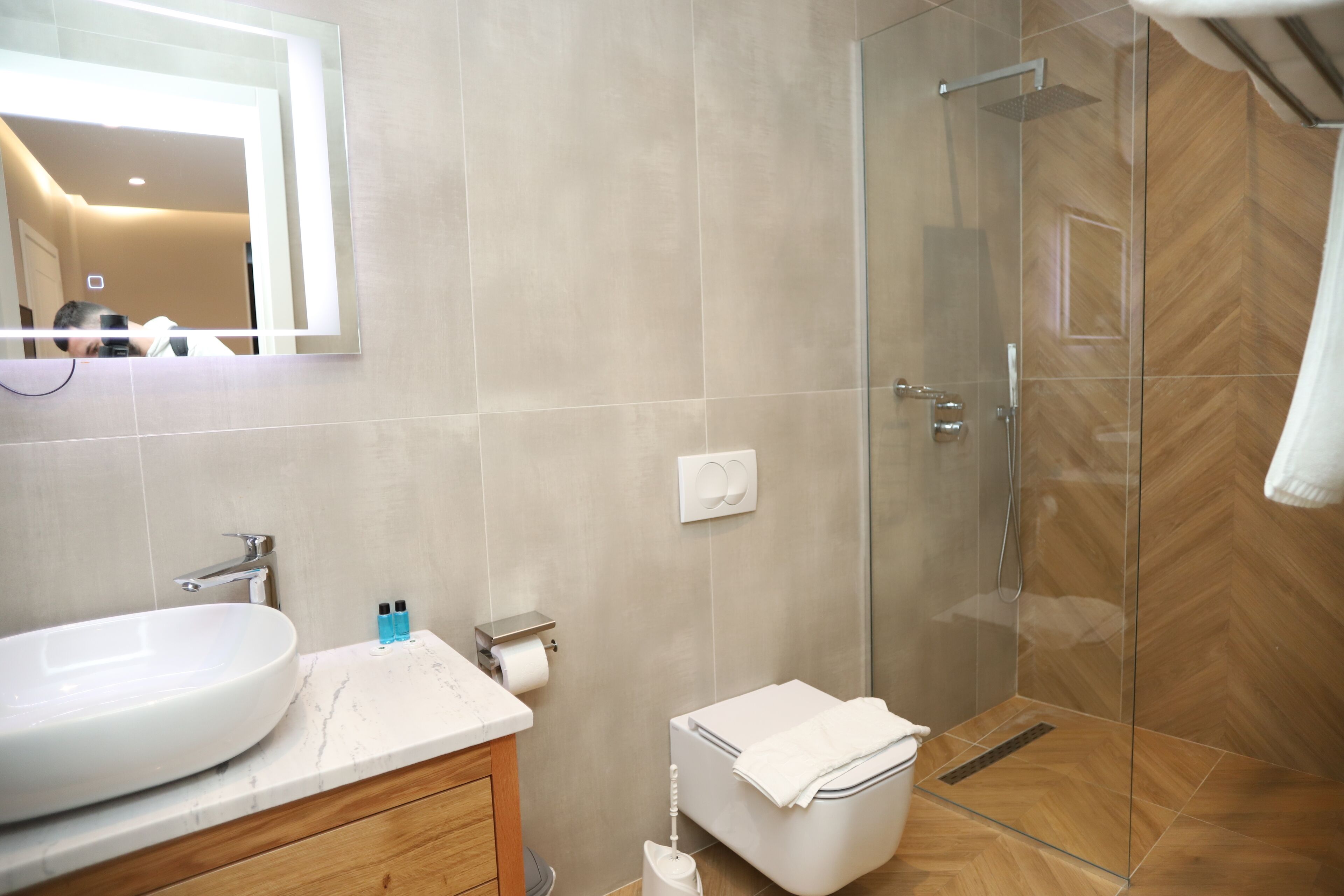 シャワー、ヘアドライヤー、ビデ、タオル