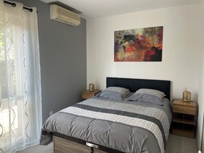 2 bedrooms, iron/ironing board, travel cot, free WiFi - Le Carioca (Chevannes)