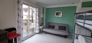 1 bedroom, iron/ironing board, WiFi, bed sheets - Beautiful apartment near Ouistreham beach (Ouistreham)