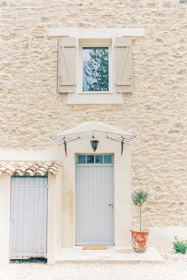 Exterior detail - Grande Bastide Provençale Bastide&moi - Ancien Couvent du XI Siècle (Pourrières)