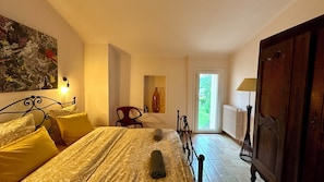 8 bedrooms, iron/ironing board, WiFi, bed sheets