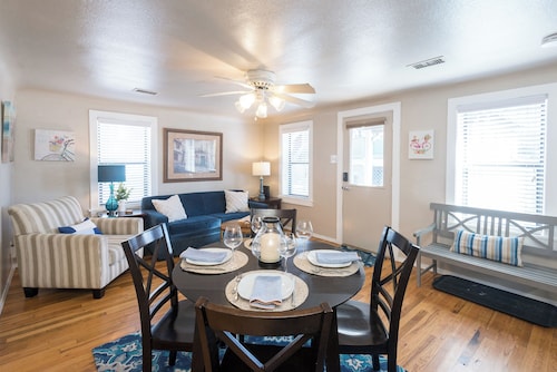 Humphreys Cottage
in Historic Downtown Flagstaff