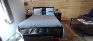 1 chambre, bureau, fer et planche à repasser, accès au Wi-Fi (inclus)