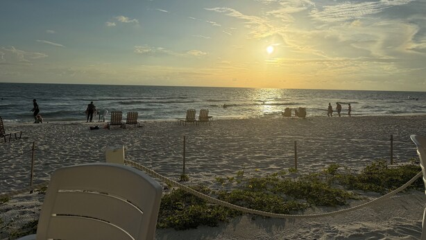Unclassified image, 1 of 33, button - Perfect Getaway! Naples, Walk To Vanderbilt Beach -Immaculate! (Naples)