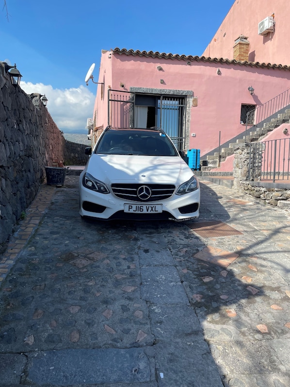 Façana frontal de l'allotjament