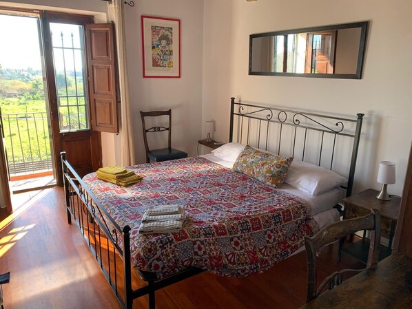Romantic Double Room, 1 King Bed, Pool Access, Bay View