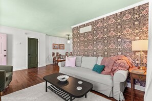 Smart TV - Cozy and Quiet East Memphis Duplex
(Memphis)