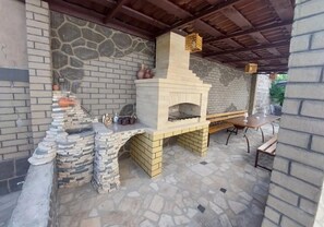 Deluxe House, Balcony, Garden View | Private kitchen