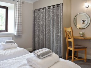 3 quartos, Wi-Fi de cortesia, roupa de cama