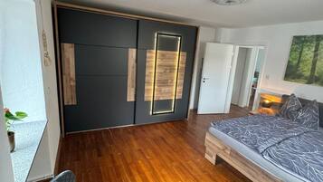 3 Schlafzimmer, Reisekinderbett, WLAN, Bettwäsche