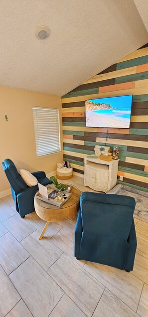 Smart TV, books, computer monitors, printers - <1 mi. to the BEACH! 2bed/2ba with Office! Summer Kitchen/Patio/Firepit/Gym! (Atlantic Beach)