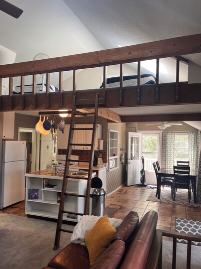 Comfy West Lake Getaway Loft