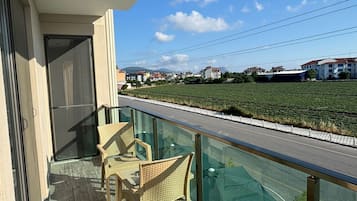 Familienzimmer, Blick auf den Innenhof | Terrasse/Patio