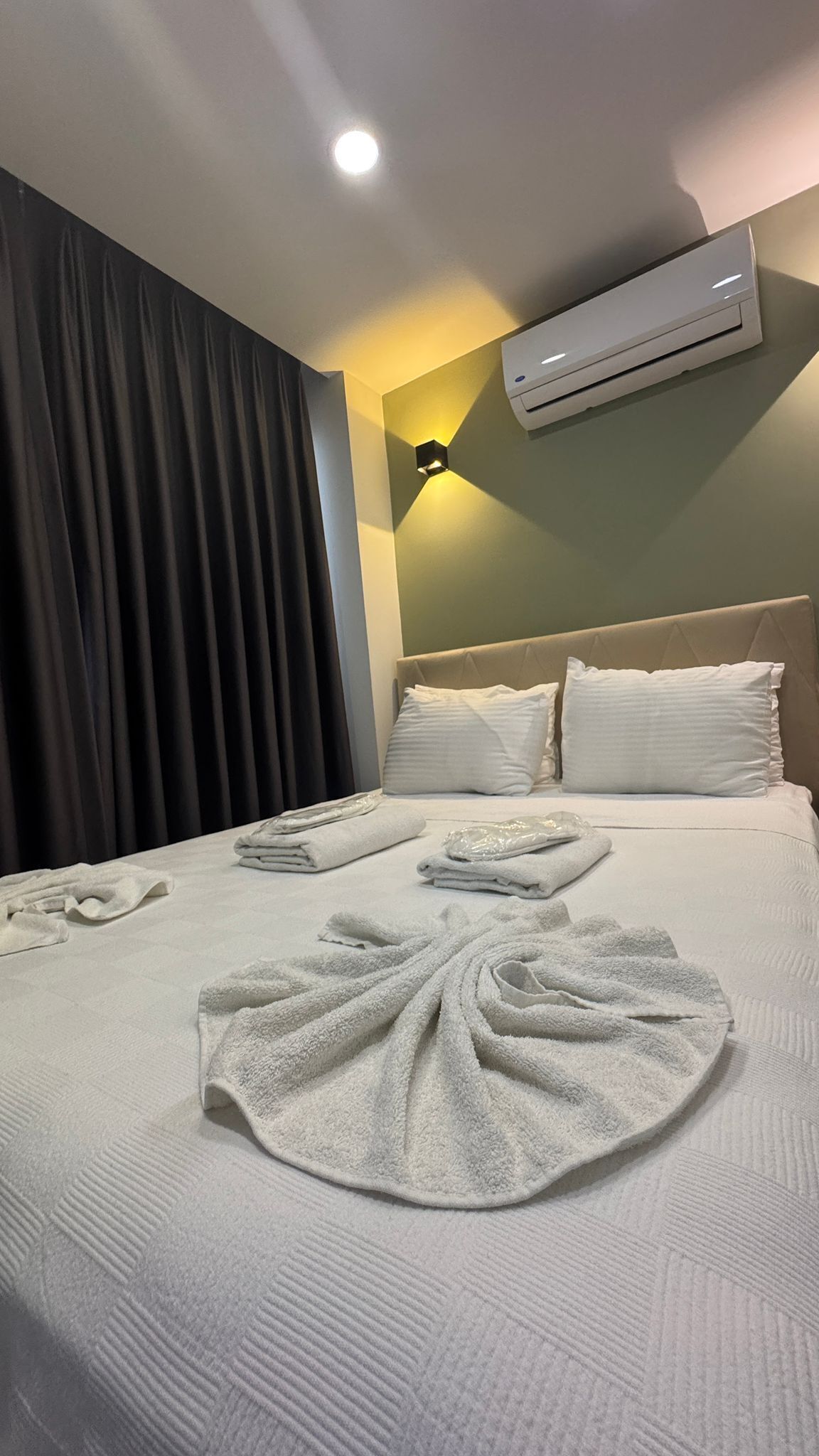Family Room, Courtyard View | Egyptian cotton sheets, premium bedding, down comforters, desk