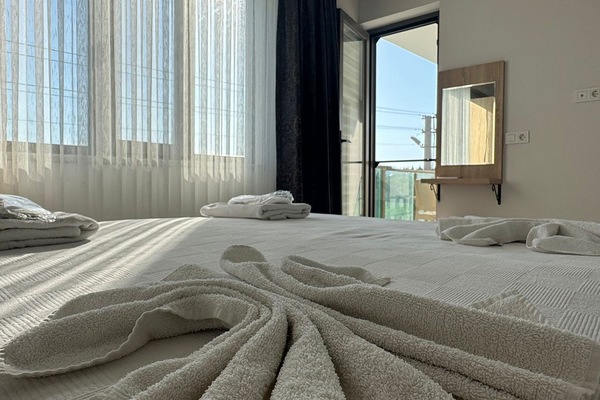 Family Room, Courtyard View | Egyptian cotton sheets, premium bedding, down comforters, desk