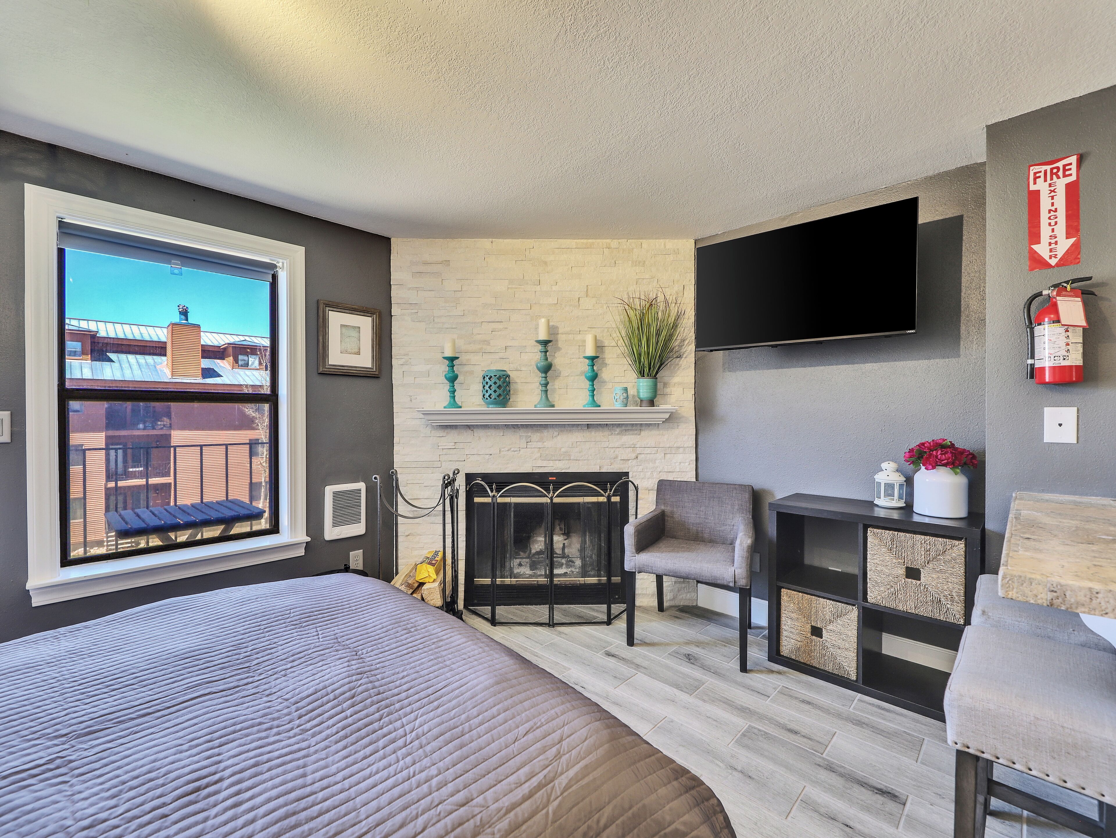 WiFi (無料)、ベッドシーツ