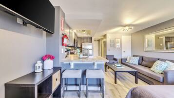 智能电视、壁炉、DVD 播放器、桌上足球