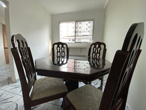 Suite | Dining - Suítes - Pé na areia Praia do forte (Praia Grande)