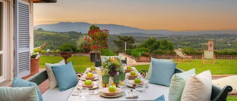 Outdoor dining