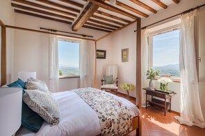 5 habitaciones, tabla de planchar con plancha y wifi gratis