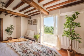 5 室のベッドルーム、アイロン / アイロン台、WiFi (無料)、ベッドシーツ