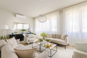 TV - Experience  Beachfront Coastal Elegance at Ocean Breeze (Lido di Camaiore)