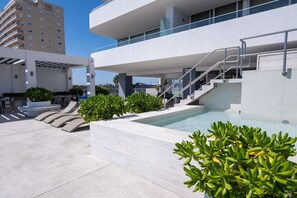Outdoor pool - Cristal bay Apartments (Mazatlán)