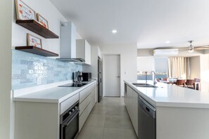 Private kitchen - Cristal bay Apartments (Mazatlán)