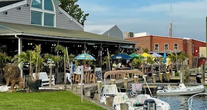 Conductor's Rest: Beautiful 2 Bedroom Loft in Historic Cambridge, Maryland