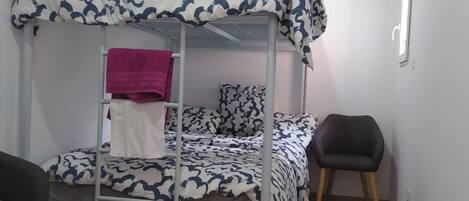 8 camere, una scrivania, ferro/asse da stiro, Wi-Fi