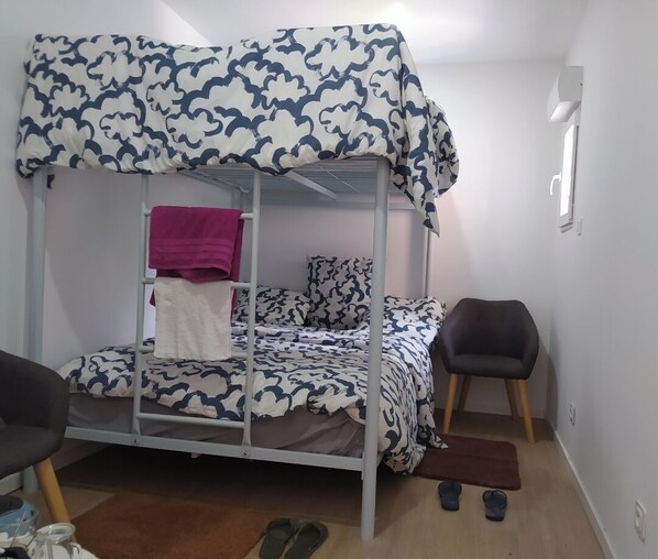 8 多间卧室、办公桌、熨斗/熨衣板、WiFi