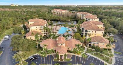 Deluxe 2/2 Penthouse condo 1300 sq ft in Disney Springs,
Pool & Fireworks view