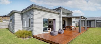 Cooks Family Retreat - Cooks Beach Holiday Home