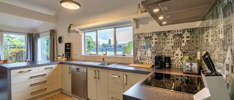 Kühlschrank, Mikrowelle, Geschirrspüler