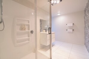 Douche, sèche-cheveux