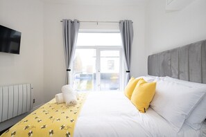 2 bedrooms, iron/ironing board, WiFi, bed sheets - Modern Bolton Retreat - Stylish Comfort (Greater Manchester)