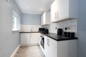 Microwave, stovetop, dishwasher, coffee/tea maker