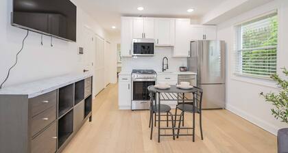 Sunny, Chic, Centrally Located 2 bedroom, with Parking & Alexa