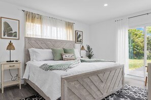 3 室のベッドルーム、デスク、アイロン / アイロン台、旅行用ベビーベッド