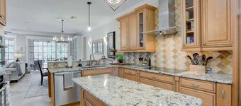 Private Oasis *heated pool and yard.