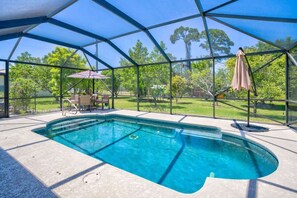 A heated pool - Private Oasis  *heated pool and  yard. (Hobe Sound)