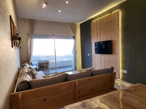 Una Smart TV, libros