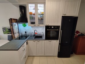 Fridge, dishwasher, toaster, high chair