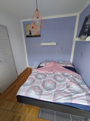 1 bedroom, WiFi, bed sheets