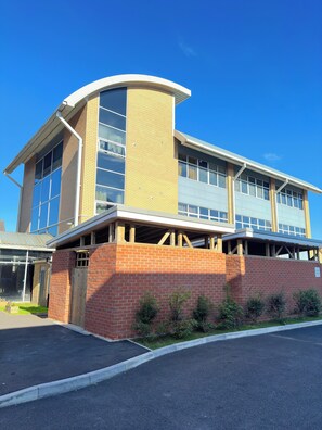 Exterior - Luxury 2bedrooms 2bathrooms and a kitchen (Dudley)