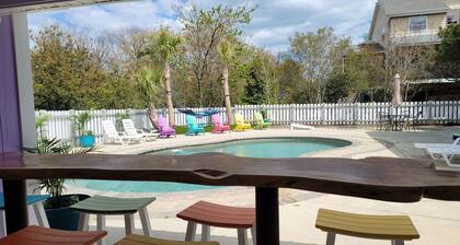 "Forget About It" Guest Suite- 300 STEPS TO BEACH! With pool