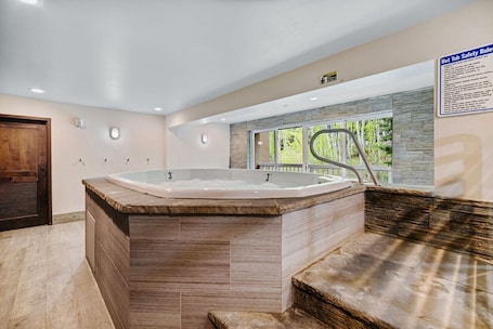 Interior. Perfectly Located Vail Home Hot Tub On Bus Lines