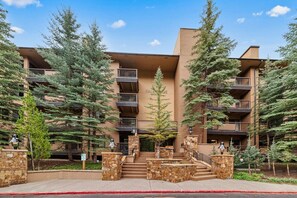 Exterior - Perfectly Located Vail Home Hot Tub On Bus Lines (Vail)