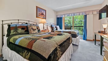 2 bedrooms, desk, travel cot, WiFi